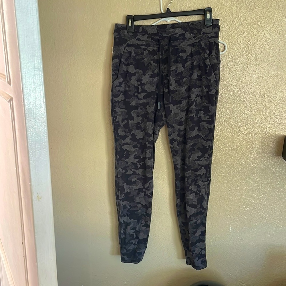 lululemon jogger